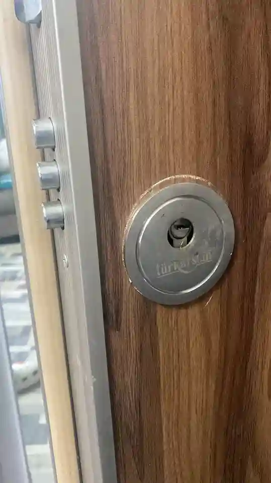 Ev Kapısı Göbek Değişimi - Güvenli ve Hızlı